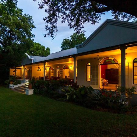 The Courtney Lodge Victoria Falls Esterno foto