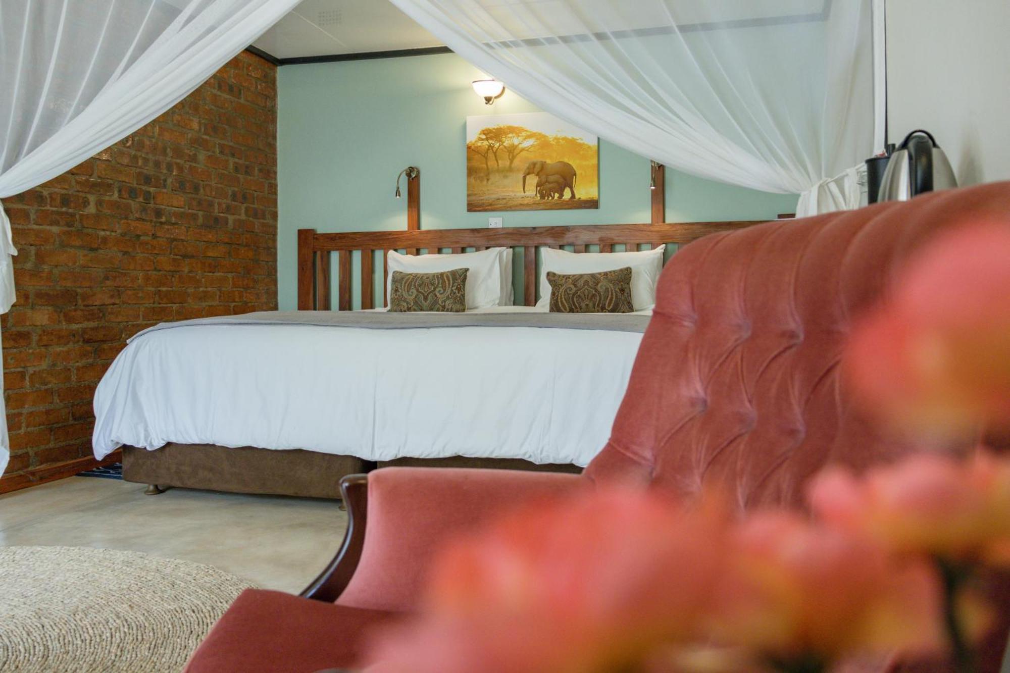 The Courtney Lodge Victoria Falls Esterno foto
