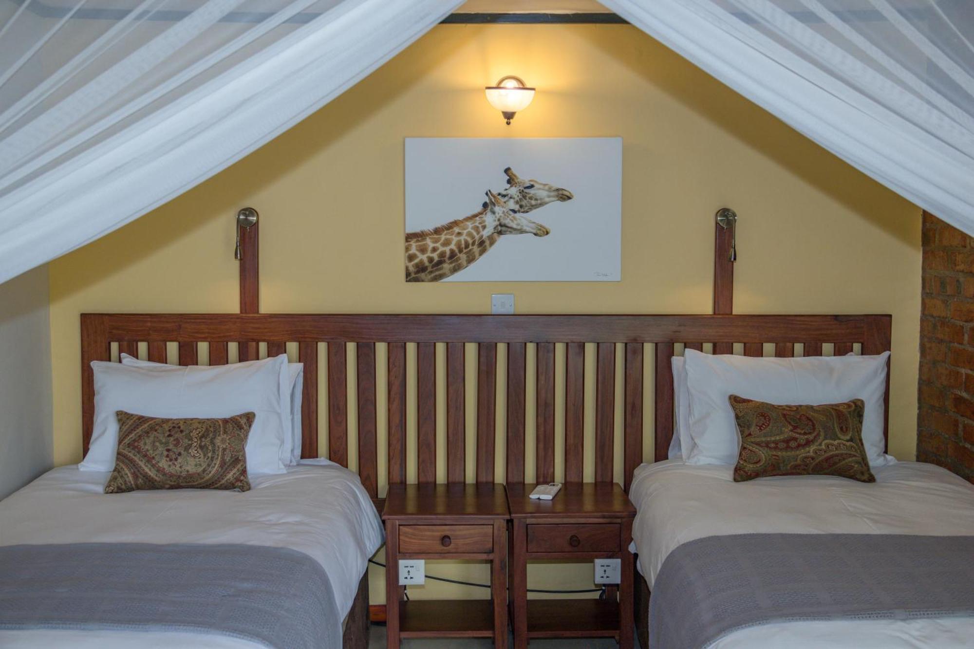 The Courtney Lodge Victoria Falls Esterno foto